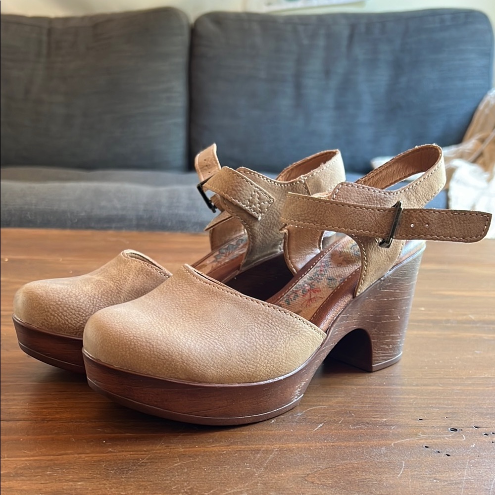boc Tan Chunky Heel Shoe